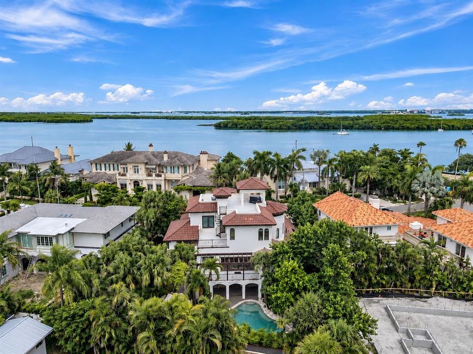 На продажу: $2,895,000 (5 спален, 6 ванн, 5303 Квадратных фут)
