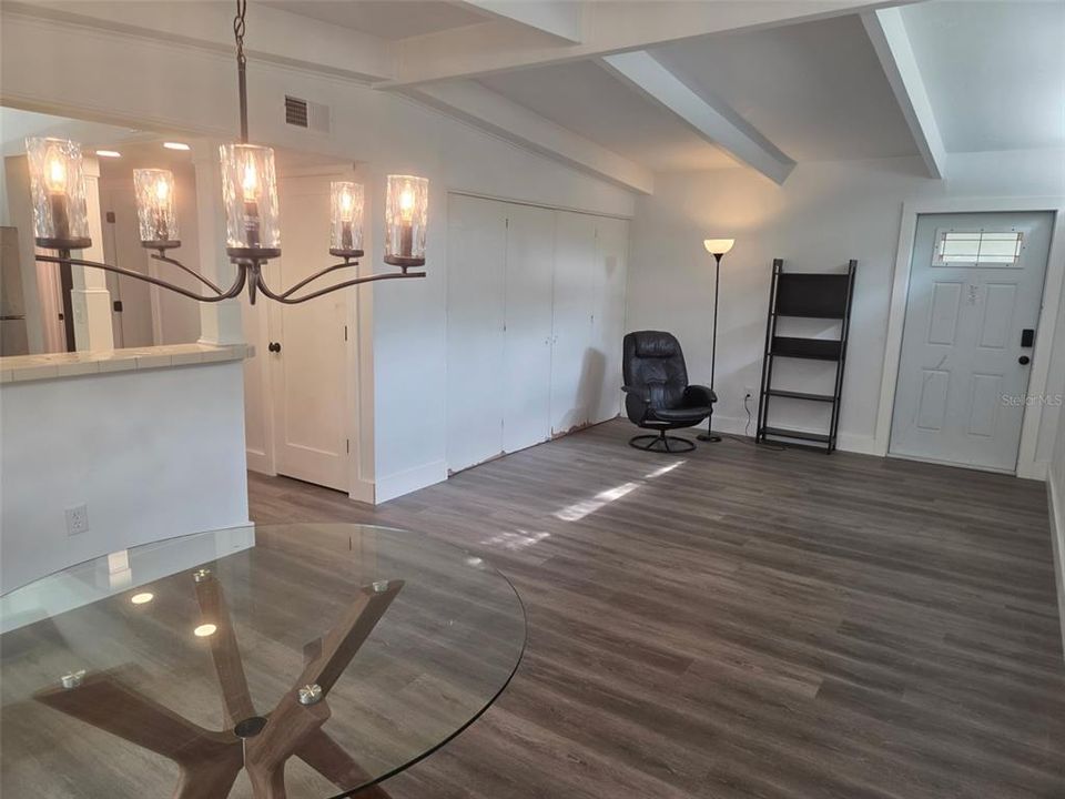 На продажу: $269,900 (4 спален, 2 ванн, 1585 Квадратных фут)