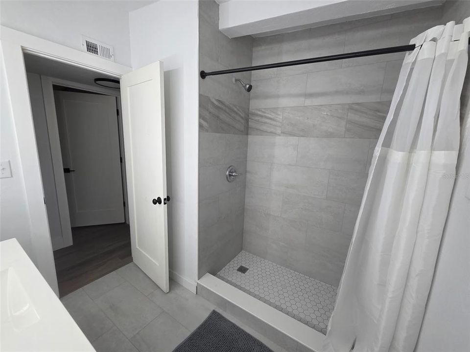 На продажу: $269,900 (4 спален, 2 ванн, 1585 Квадратных фут)