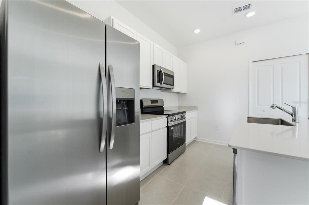 В аренду: $2,395 (3 спален, 2 ванн, 1755 Квадратных фут)