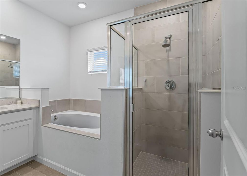 En Venta: $375,000 (4 camas, 2 baños, 2127 Pies cuadrados)