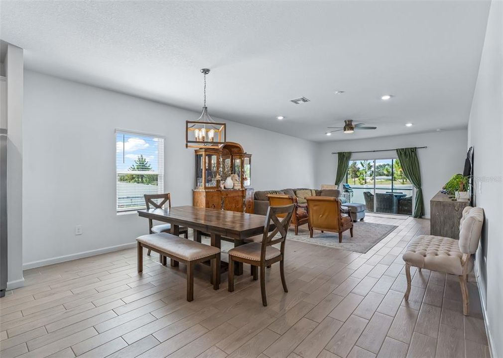 En Venta: $375,000 (4 camas, 2 baños, 2127 Pies cuadrados)