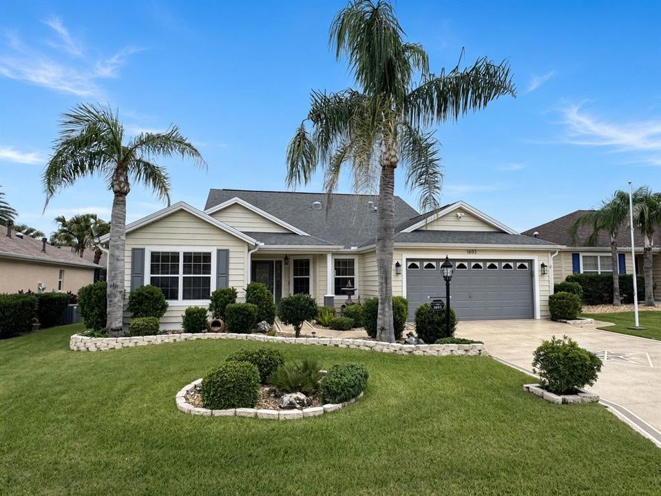 For Sale: $455,000 (3 beds, 2 baths, 1927 Square Feet)