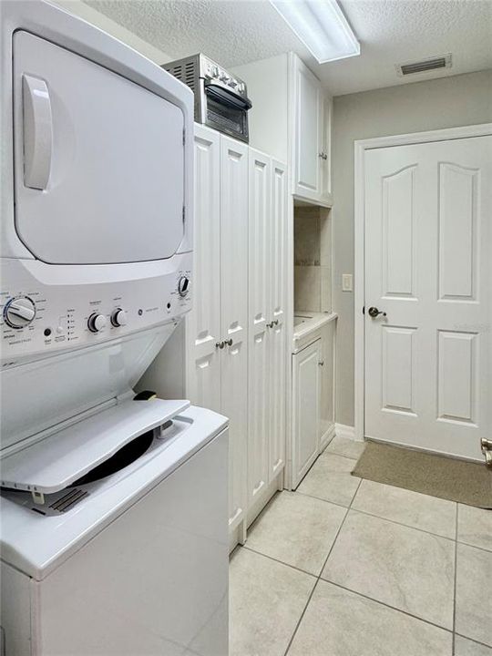 For Sale: $455,000 (3 beds, 2 baths, 1927 Square Feet)