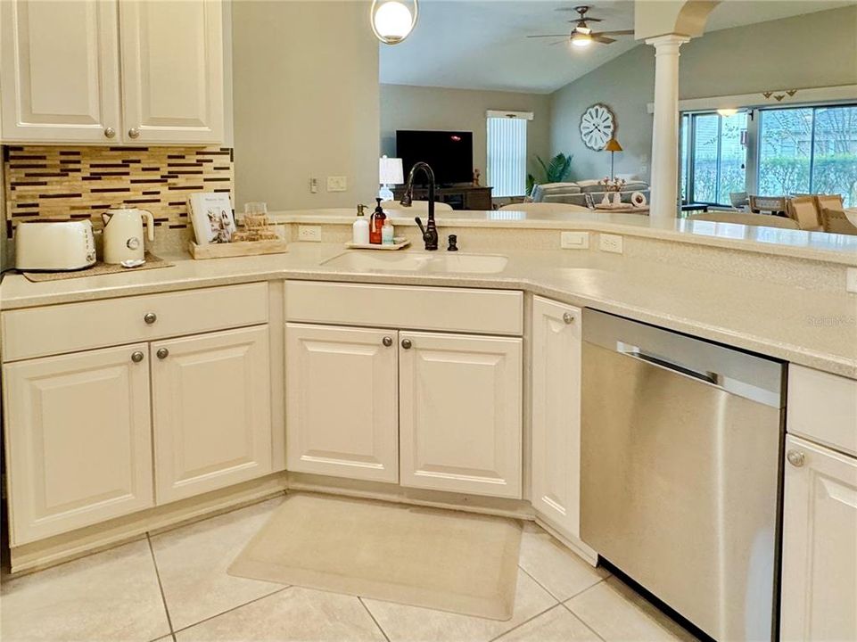 For Sale: $455,000 (3 beds, 2 baths, 1927 Square Feet)