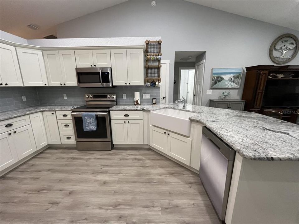 На продажу: $335,000 (3 спален, 2 ванн, 1852 Квадратных фут)