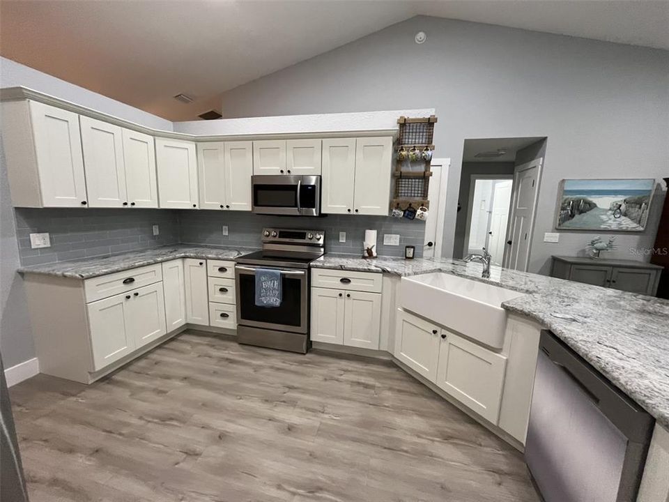 На продажу: $335,000 (3 спален, 2 ванн, 1852 Квадратных фут)
