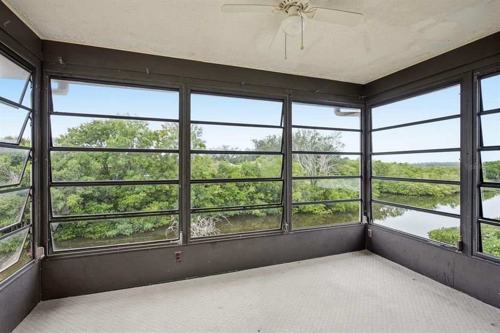 For Sale: $84,900 (2 beds, 2 baths, 1320 Square Feet)
