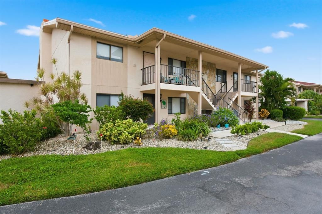 For Sale: $84,900 (2 beds, 2 baths, 1320 Square Feet)