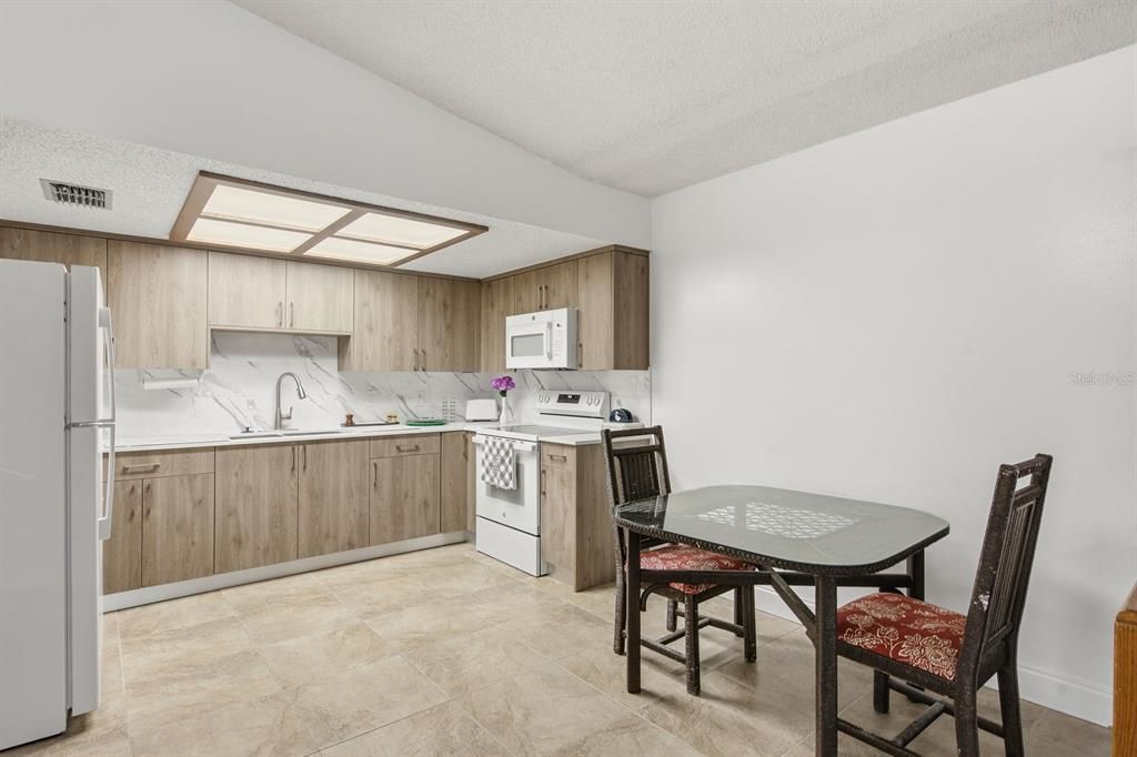 For Sale: $84,900 (2 beds, 2 baths, 1320 Square Feet)