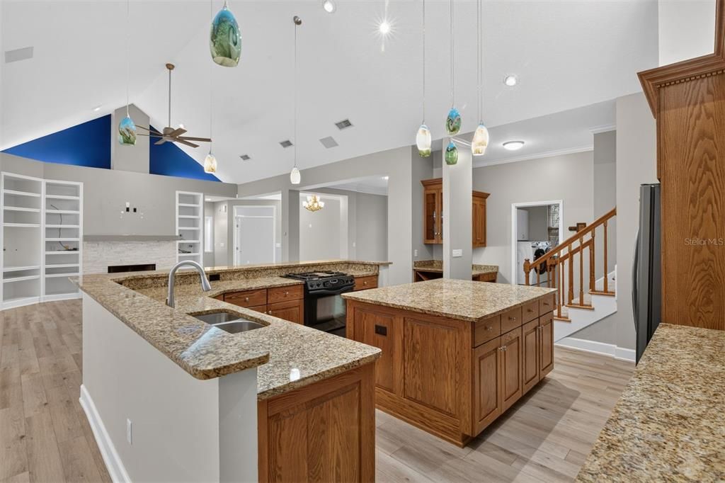 En Venta: $787,000 (5 camas, 3 baños, 3927 Pies cuadrados)
