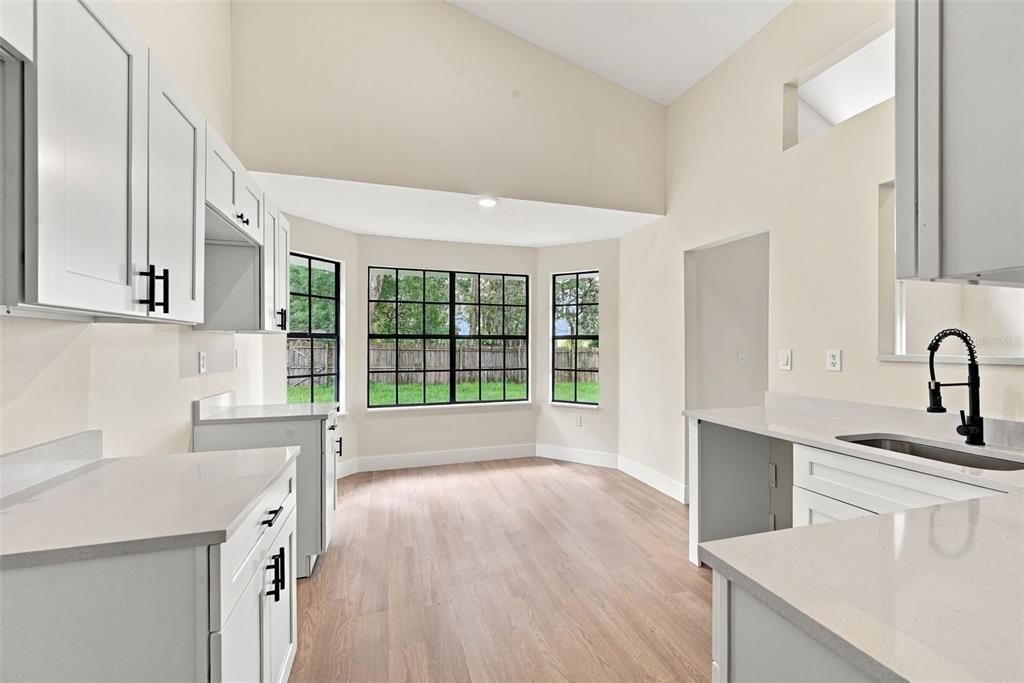 En Venta: $469,000 (4 camas, 2 baños, 2107 Pies cuadrados)
