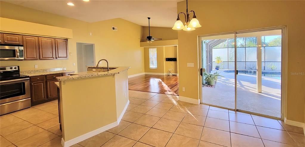 For Rent: $3,050 (4 beds, 2 baths, 2162 Square Feet)