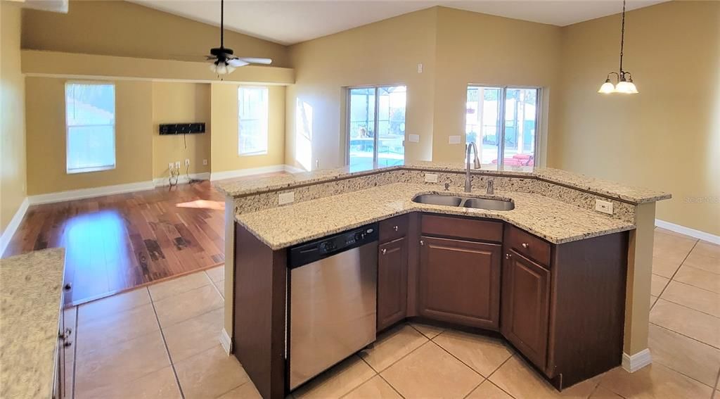 For Rent: $3,050 (4 beds, 2 baths, 2162 Square Feet)