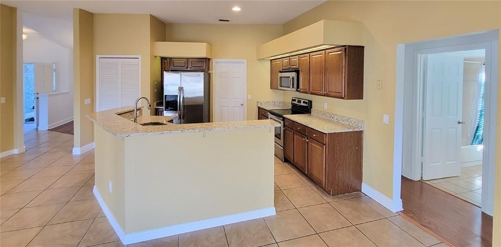 For Rent: $3,050 (4 beds, 2 baths, 2162 Square Feet)