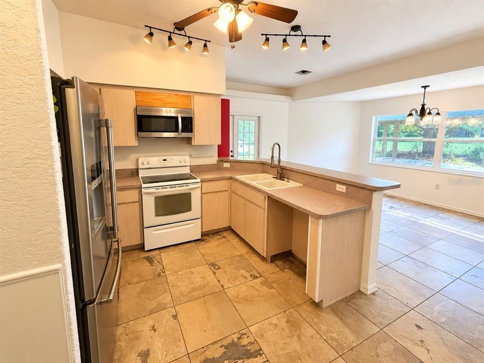 For Sale: $399,000 (3 beds, 2 baths, 1466 Square Feet)