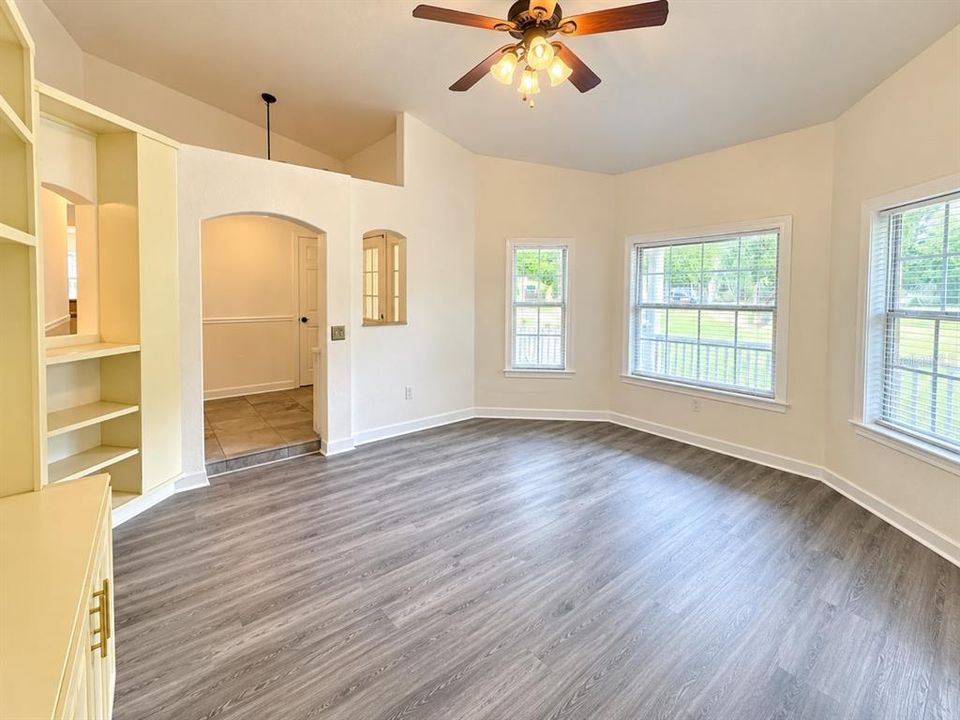 For Sale: $399,000 (3 beds, 2 baths, 1466 Square Feet)