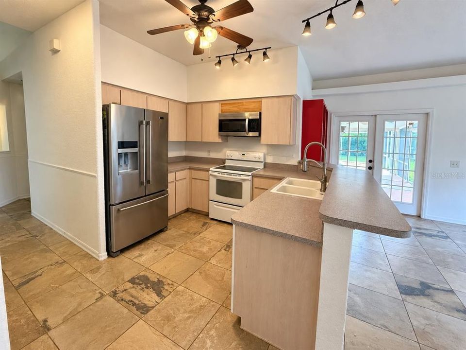 For Sale: $399,000 (3 beds, 2 baths, 1466 Square Feet)