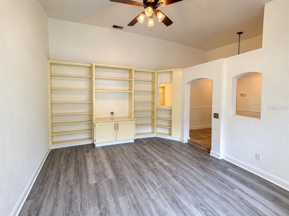 For Sale: $399,000 (3 beds, 2 baths, 1466 Square Feet)
