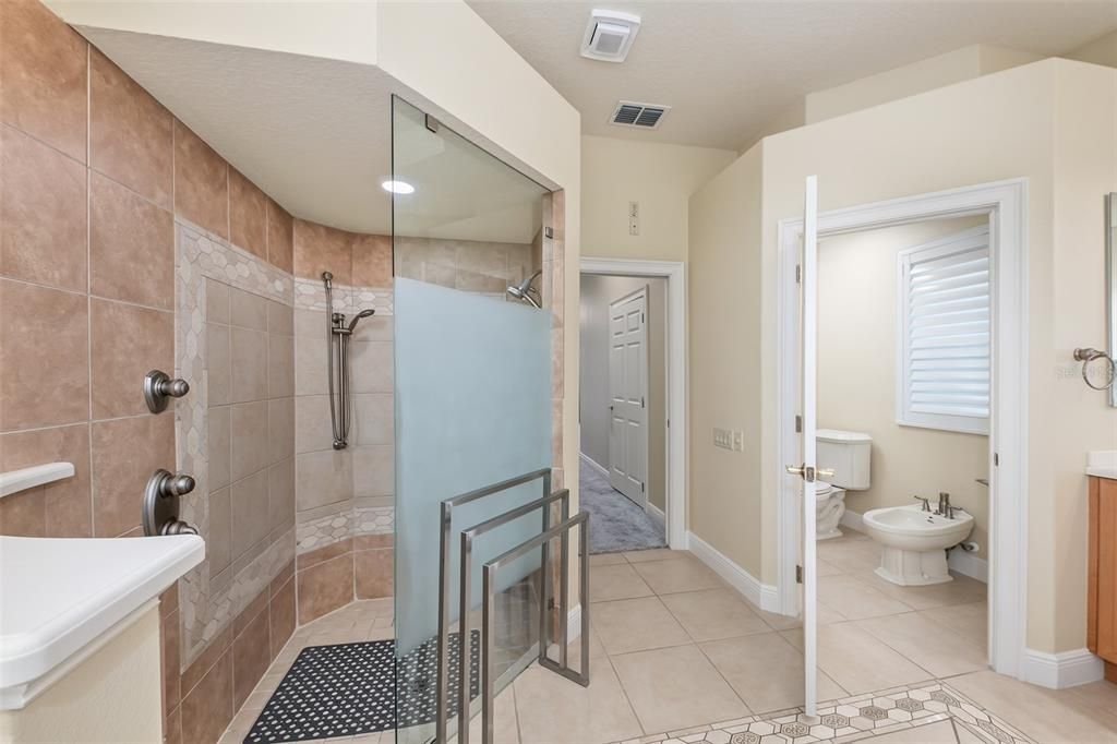 Activo con contrato: $850,000 (3 camas, 3 baños, 2918 Pies cuadrados)