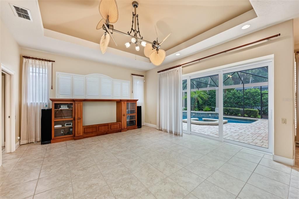 Activo con contrato: $850,000 (3 camas, 3 baños, 2918 Pies cuadrados)
