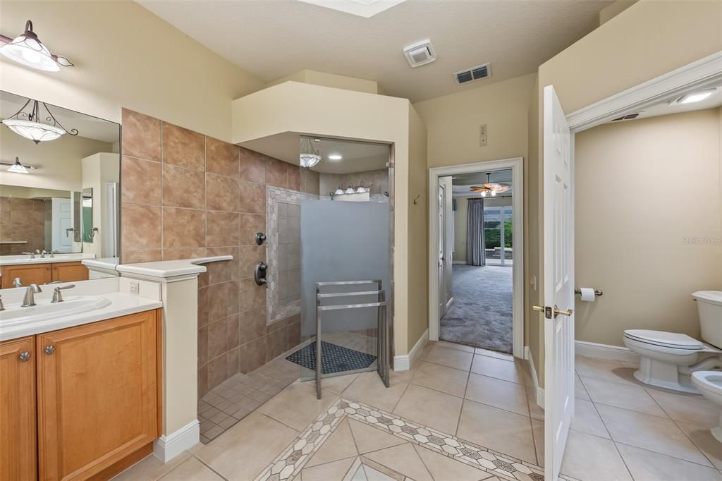 Activo con contrato: $850,000 (3 camas, 3 baños, 2918 Pies cuadrados)