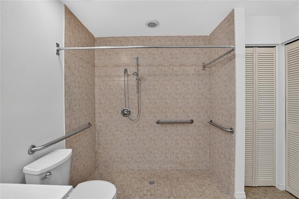 На продажу: $197,500 (2 спален, 2 ванн, 1857 Квадратных фут)
