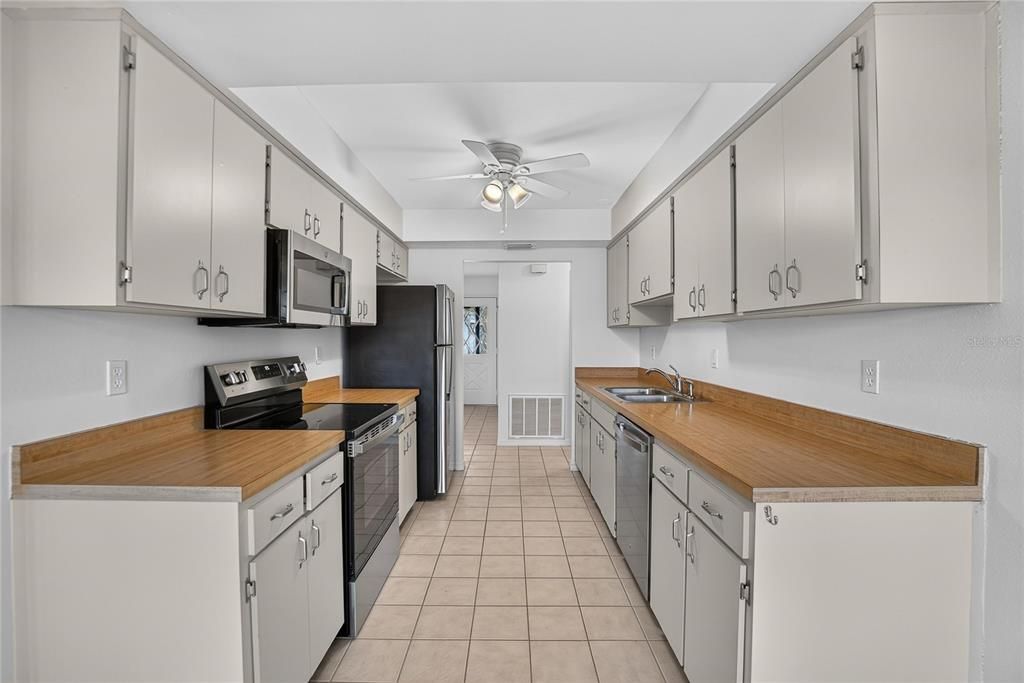 На продажу: $197,500 (2 спален, 2 ванн, 1857 Квадратных фут)