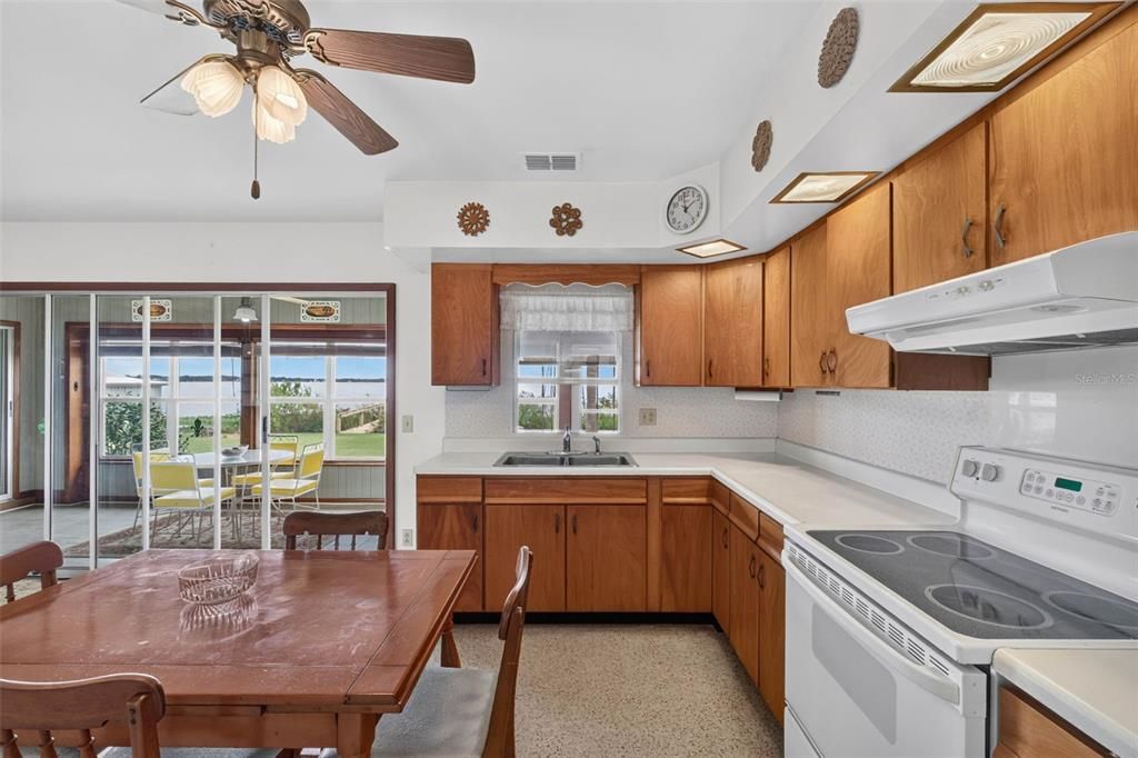 Activo con contrato: $275,000 (2 camas, 1 baños, 1227 Pies cuadrados)
