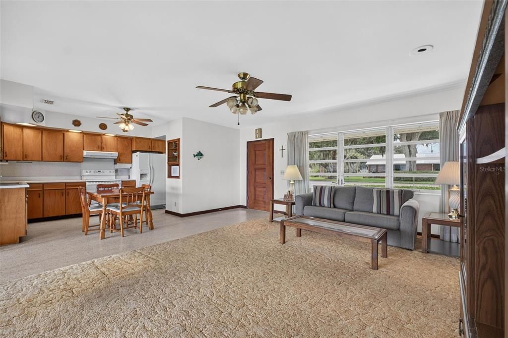 Activo con contrato: $275,000 (2 camas, 1 baños, 1227 Pies cuadrados)