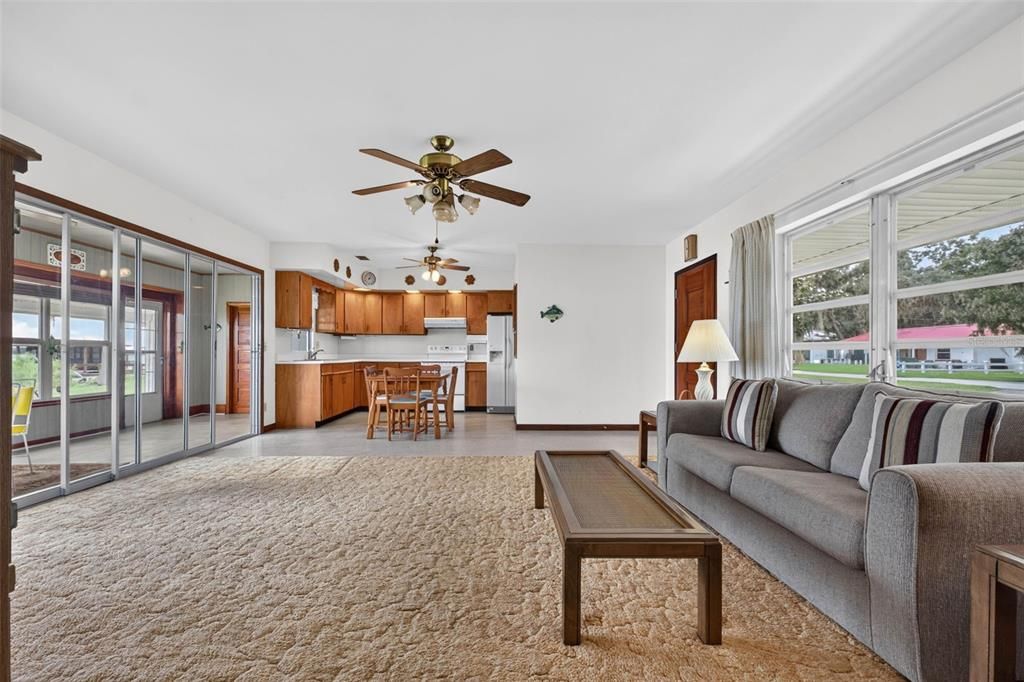 Activo con contrato: $275,000 (2 camas, 1 baños, 1227 Pies cuadrados)