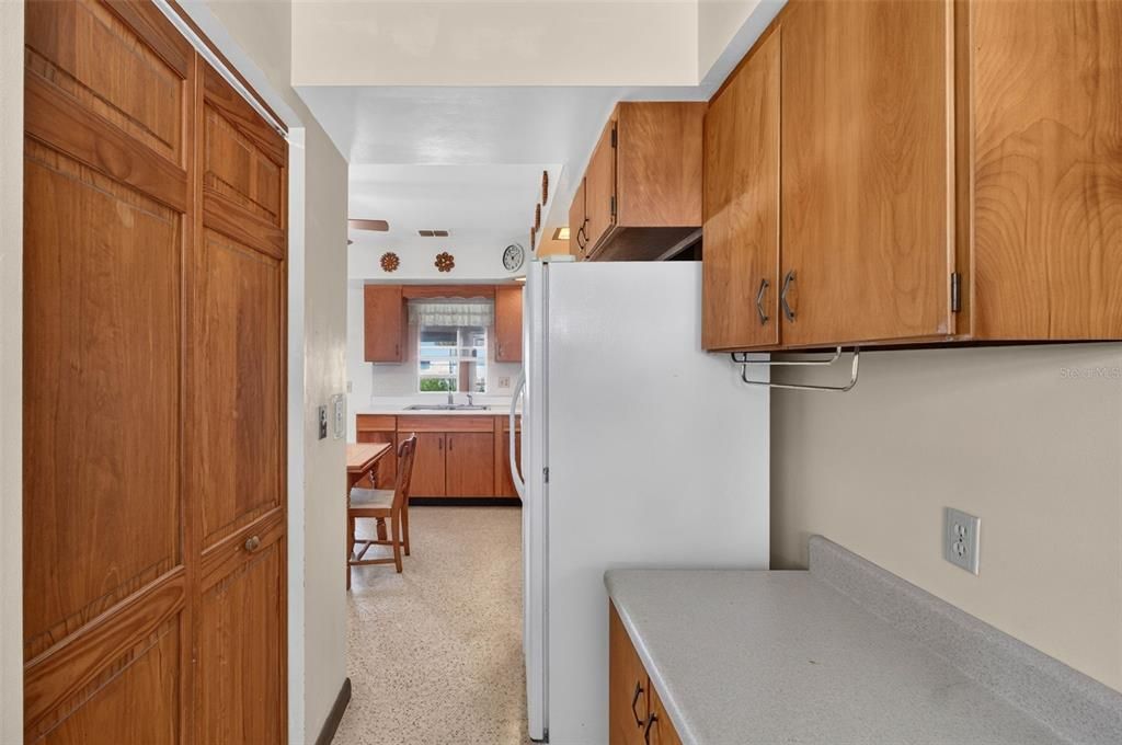 Activo con contrato: $275,000 (2 camas, 1 baños, 1227 Pies cuadrados)