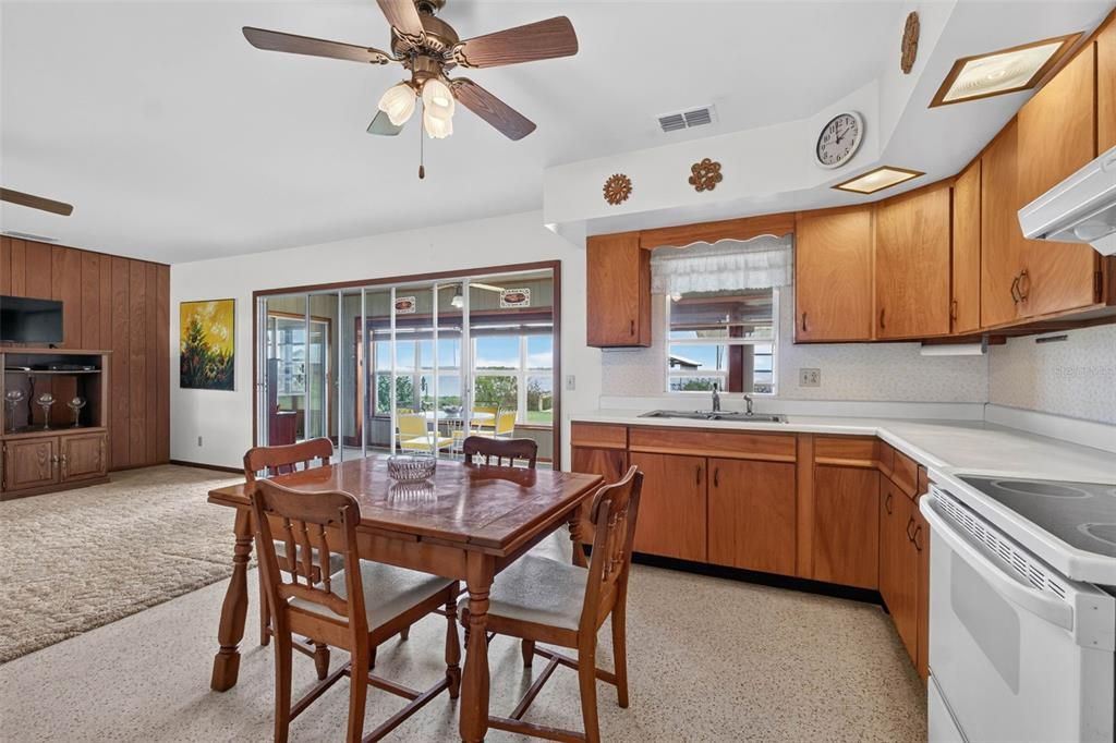 Activo con contrato: $275,000 (2 camas, 1 baños, 1227 Pies cuadrados)