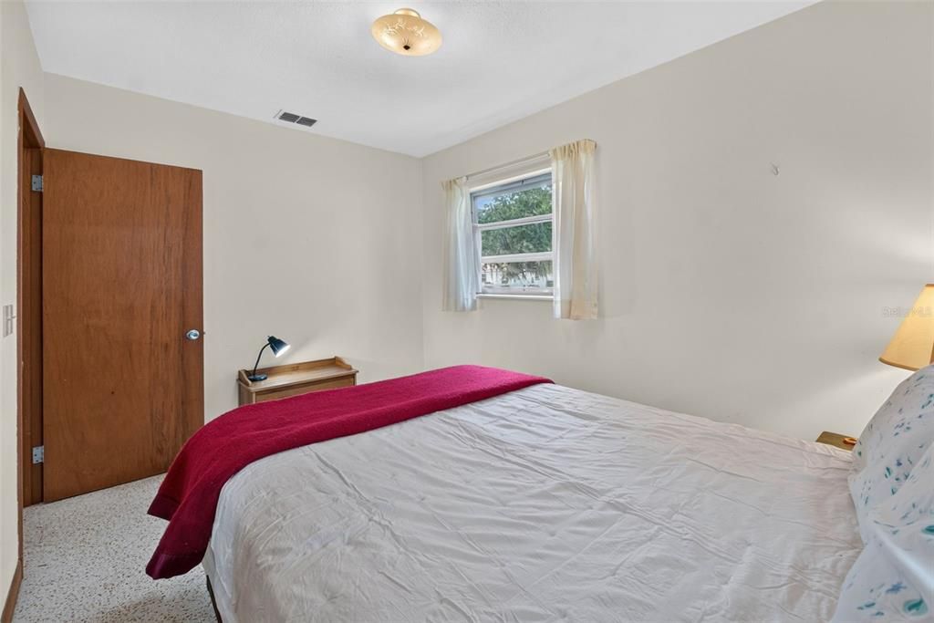 Activo con contrato: $275,000 (2 camas, 1 baños, 1227 Pies cuadrados)