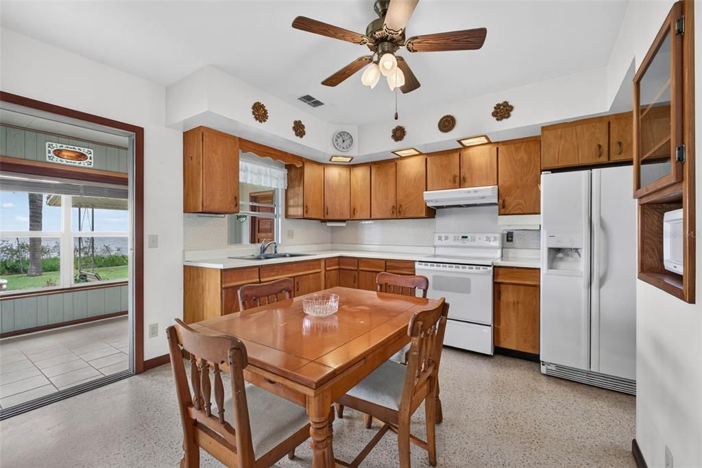 Activo con contrato: $275,000 (2 camas, 1 baños, 1227 Pies cuadrados)