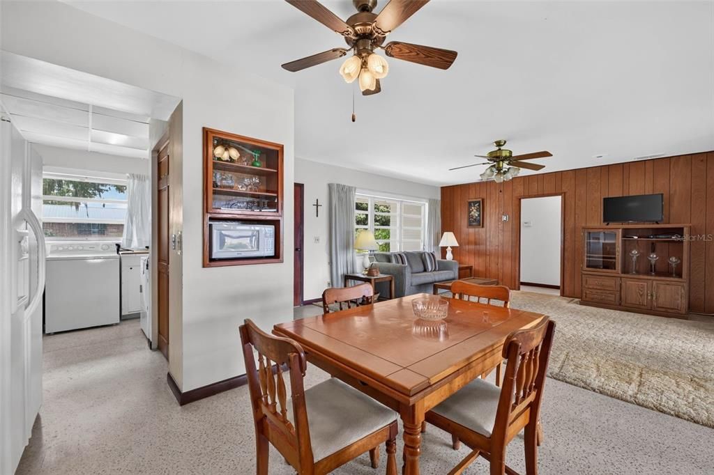Activo con contrato: $275,000 (2 camas, 1 baños, 1227 Pies cuadrados)