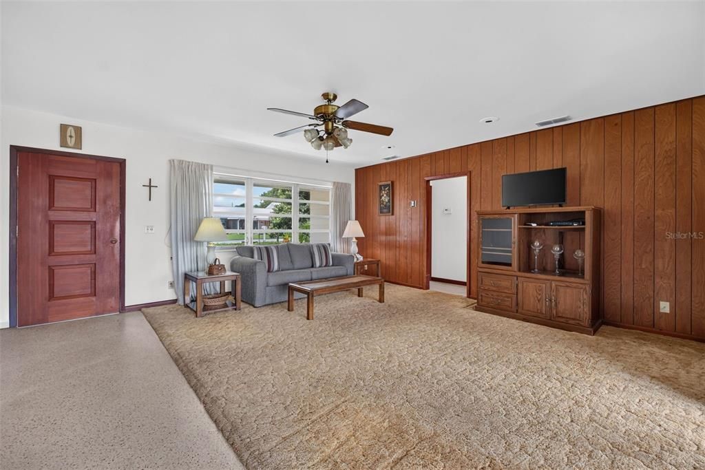 Activo con contrato: $275,000 (2 camas, 1 baños, 1227 Pies cuadrados)