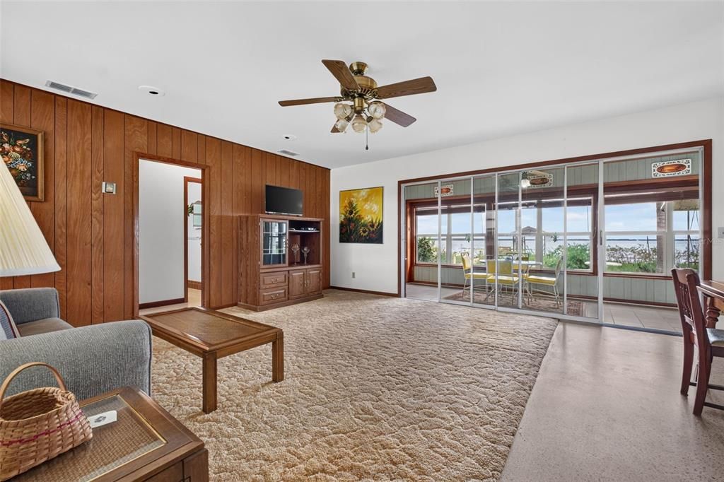 Activo con contrato: $275,000 (2 camas, 1 baños, 1227 Pies cuadrados)