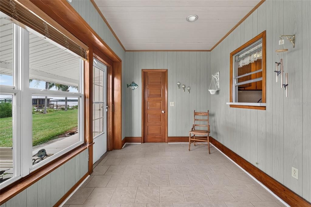 Activo con contrato: $275,000 (2 camas, 1 baños, 1227 Pies cuadrados)