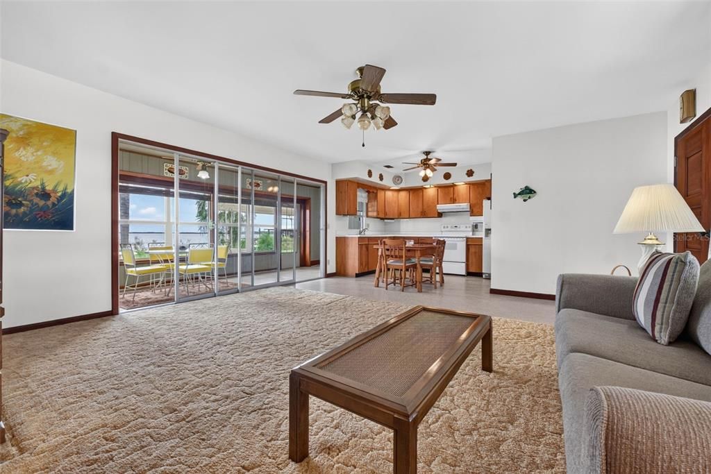 Activo con contrato: $275,000 (2 camas, 1 baños, 1227 Pies cuadrados)