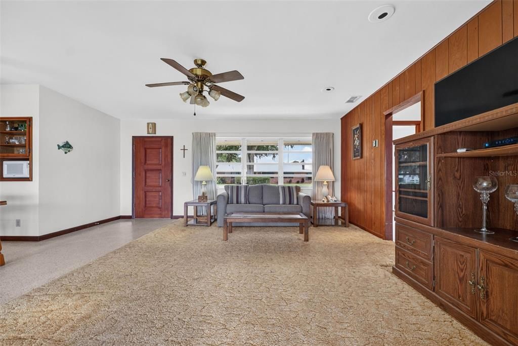 Activo con contrato: $275,000 (2 camas, 1 baños, 1227 Pies cuadrados)
