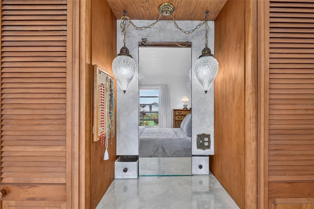 Activo con contrato: $275,000 (2 camas, 1 baños, 1227 Pies cuadrados)