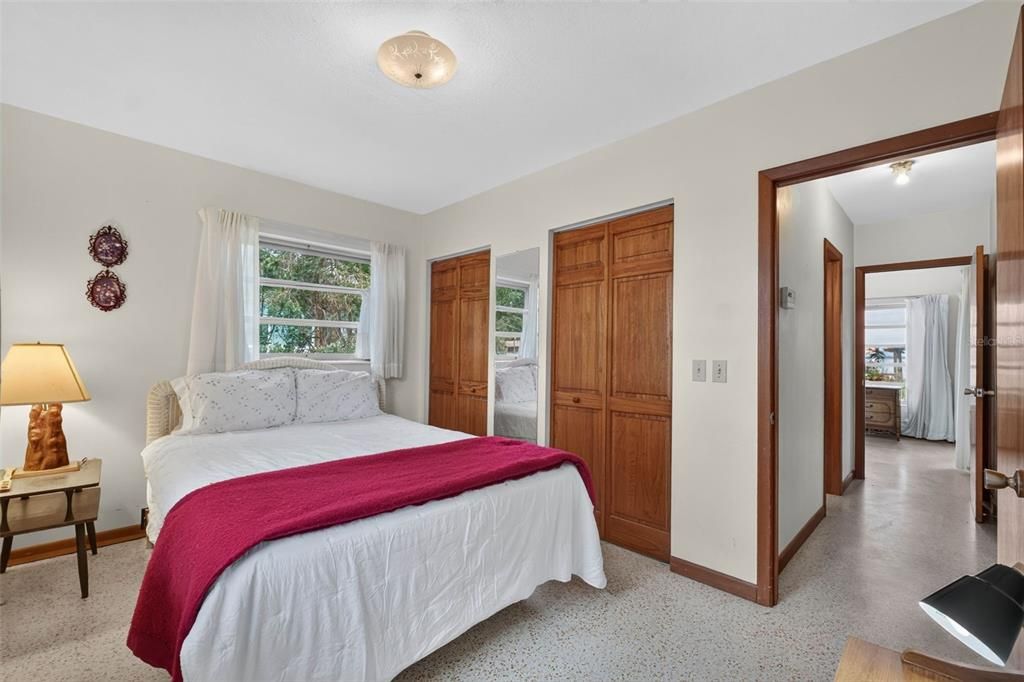 Activo con contrato: $275,000 (2 camas, 1 baños, 1227 Pies cuadrados)