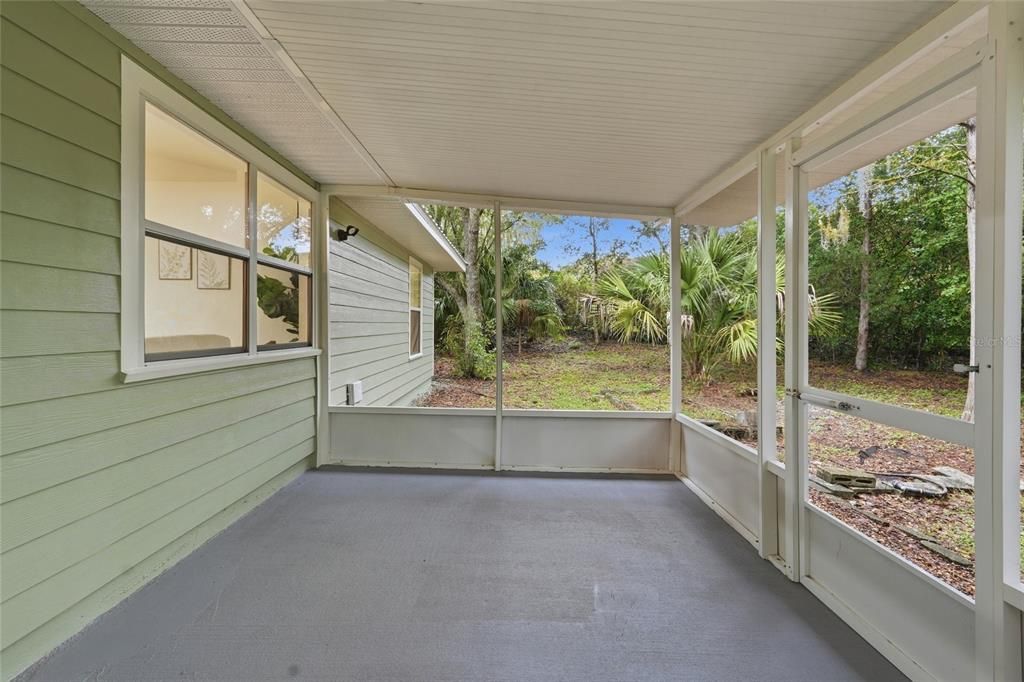 For Sale: $319,900 (4 beds, 2 baths, 1596 Square Feet)