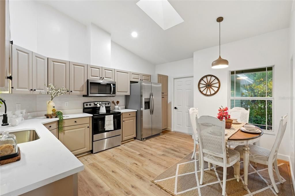 For Sale: $319,900 (4 beds, 2 baths, 1596 Square Feet)