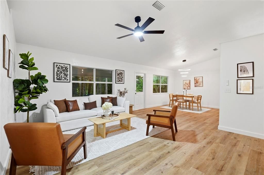 For Sale: $319,900 (4 beds, 2 baths, 1596 Square Feet)