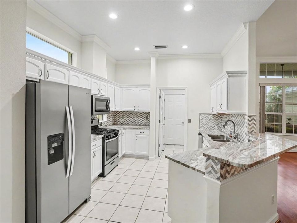 For Sale: $409,900 (3 beds, 2 baths, 1926 Square Feet)