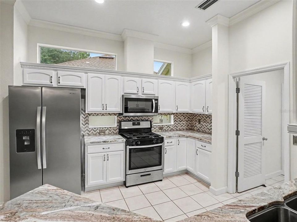 For Sale: $409,900 (3 beds, 2 baths, 1926 Square Feet)