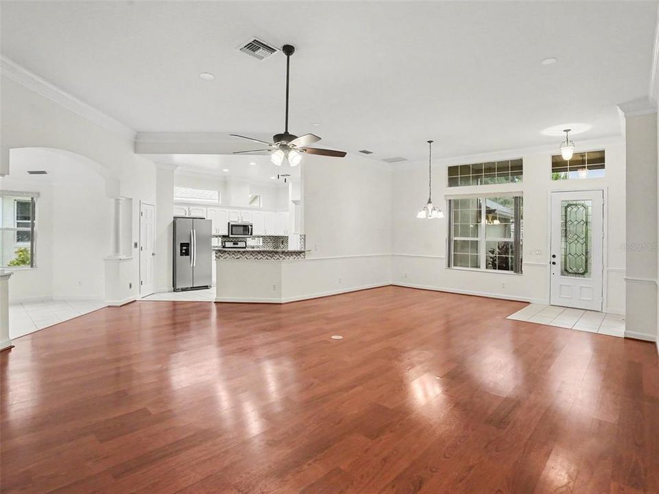 For Sale: $409,900 (3 beds, 2 baths, 1926 Square Feet)