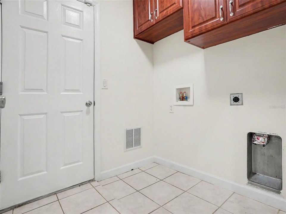 For Sale: $409,900 (3 beds, 2 baths, 1926 Square Feet)